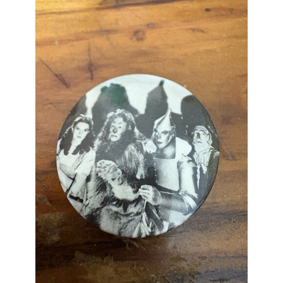 Vintage Pin Back Button The Wizard Of Oz MGM Black &White - Picture 1 of 8